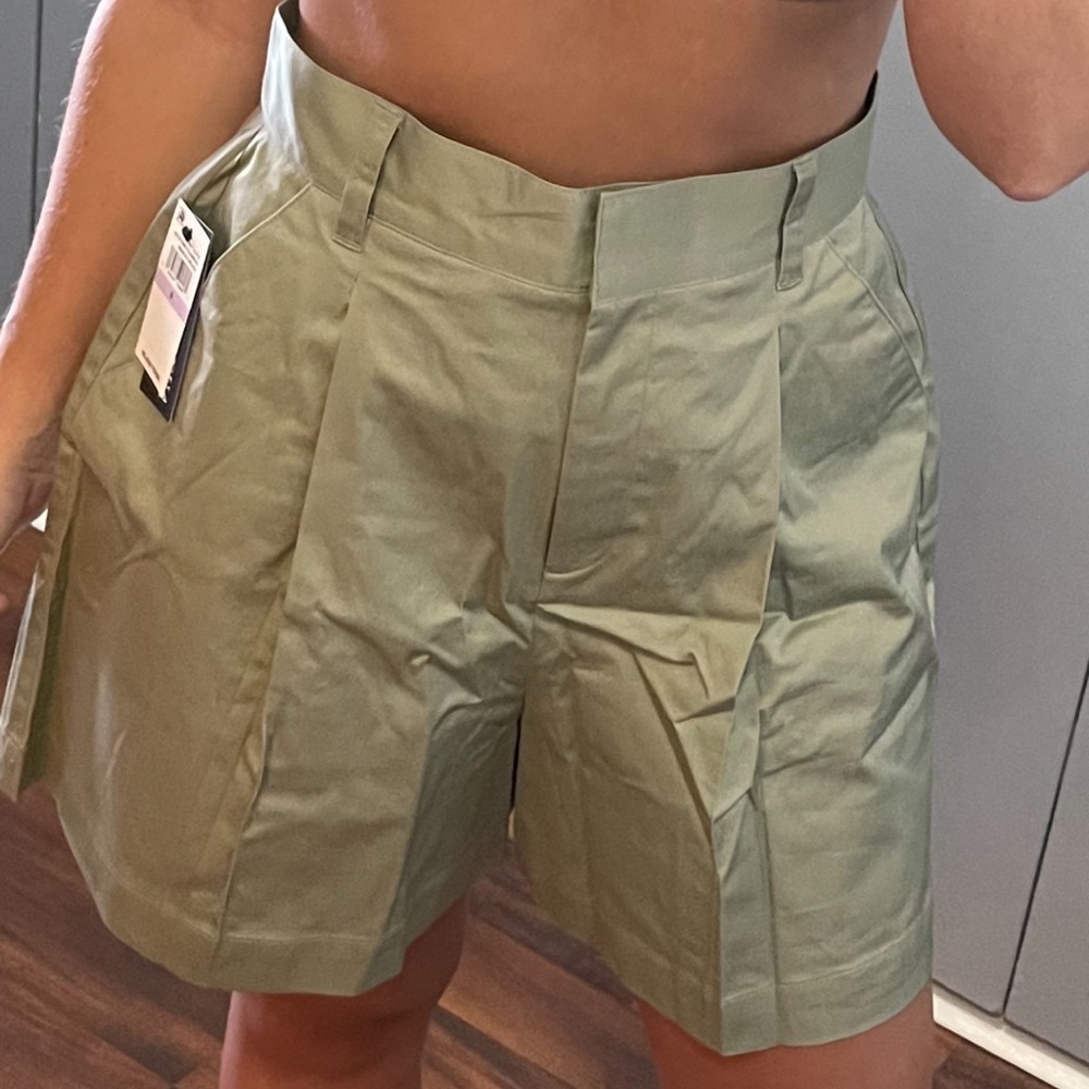 Danielle Bernstein Shorts Size 6 in the color Sage
